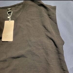 Emery Rose Black Sleeveless Top